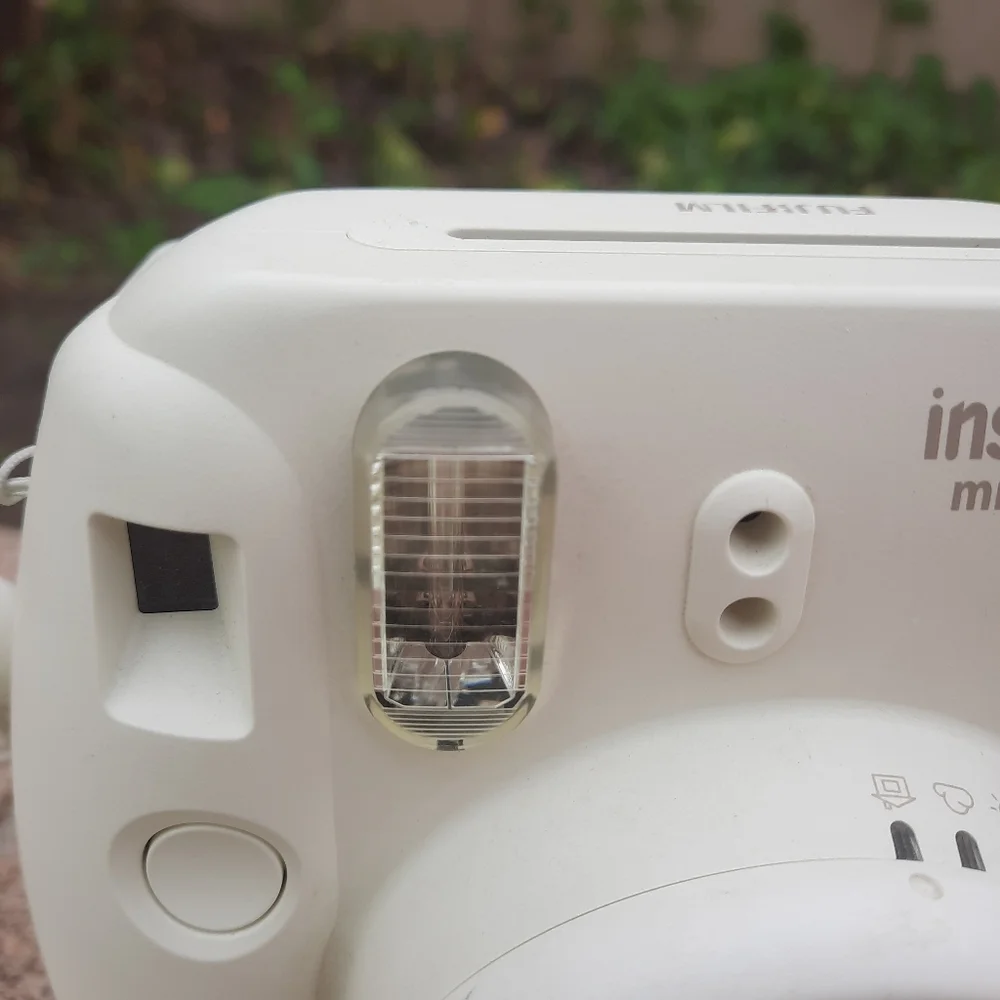 Fujifilm Instax Mini 8 Instant Camera White Turns On Not Working Parts ONLY!!!